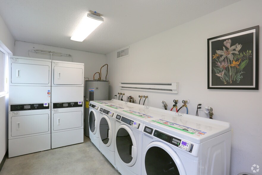 11255 SW Greenburg Rd, Tigard, OR for sale - Interior Photo - Image 2 of 22