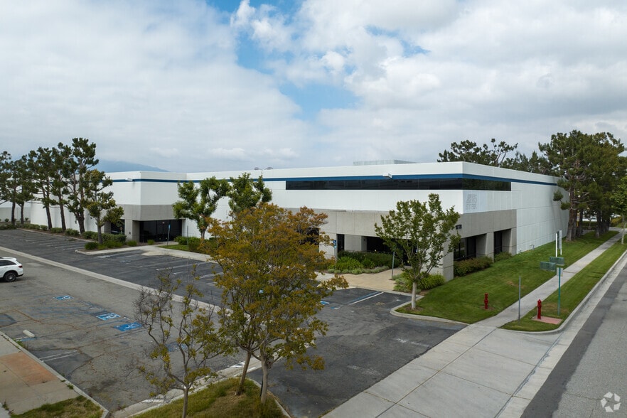11778 San Marino St, Rancho Cucamonga, CA à louer - Photo du bâtiment - Image 2 de 5