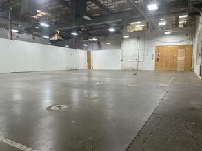 3901 SE Naef Rd, Portland, OR for lease Interior Photo- Image 2 of 11