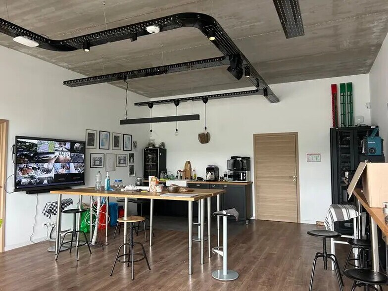Flex in Lesquin for lease - Interior Photo - Image 3 of 3