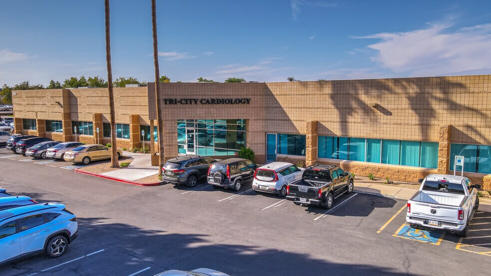 1580 N Fiesta Blvd, Gilbert, AZ à louer - Photo du bâtiment - Image 2 de 11