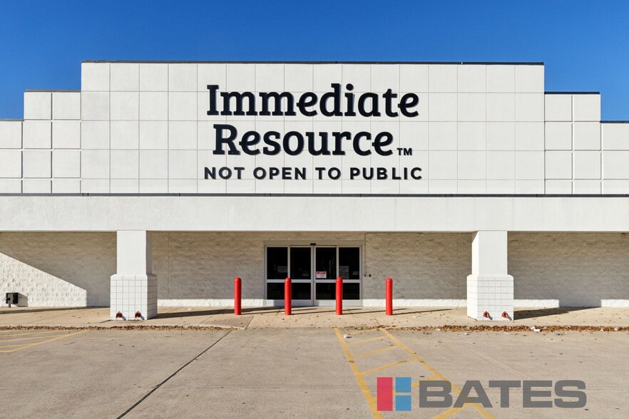 8330 N Stemmons Fwy, Dallas, TX à vendre - Photo du bâtiment - Image 1 de 21