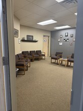 146 N Lake St, Forest Lake, MN à louer Photo intérieure- Image 2 de 10