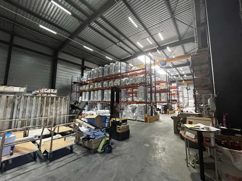 Office in Genas for lease - Interior Photo - Image 2 of 20