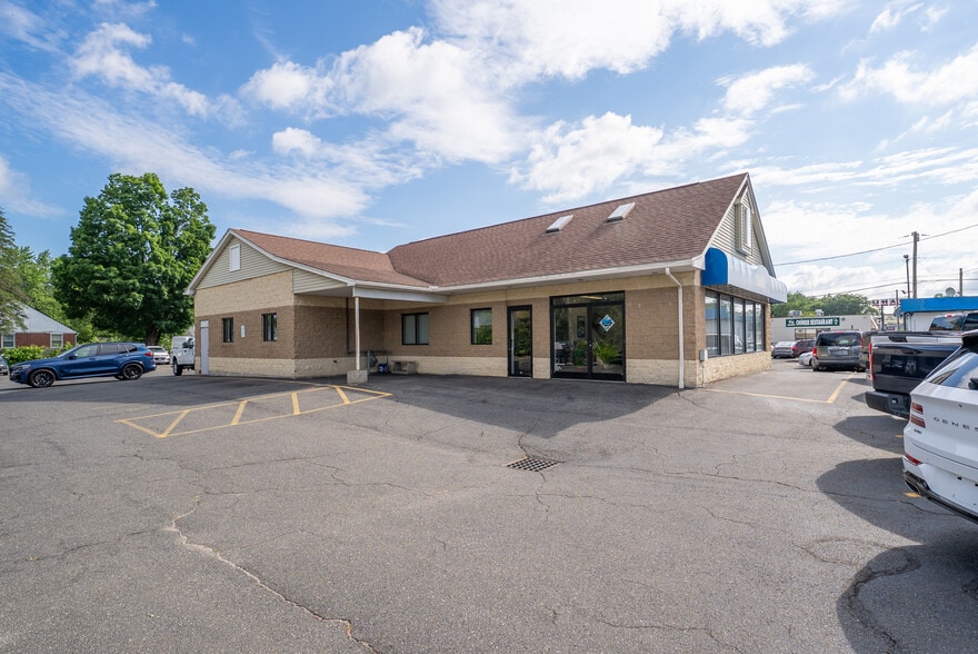 880 Boston Rd, Springfield, MA for sale - Building Photo - Image 1 of 11