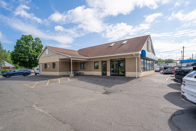 Plus de détails pour 880 Boston Rd, Springfield, MA - Commerce de détail à vendre
