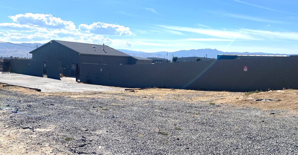 17011 Darwin Ave, Hesperia, CA à vendre - Photo du bâtiment - Image 1 de 11
