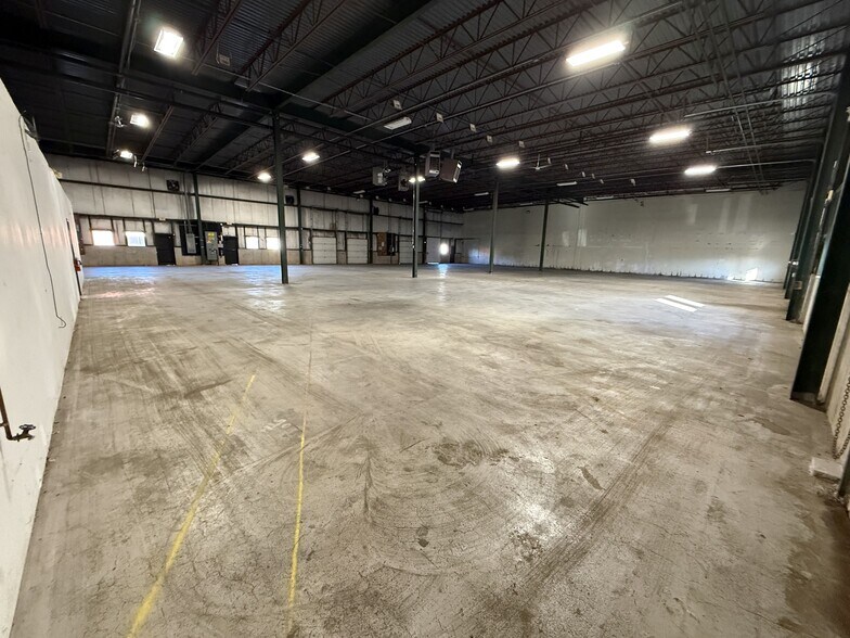 78-98 Rebeschi Dr, North Haven, CT à louer - Photo du bâtiment - Image 2 de 11