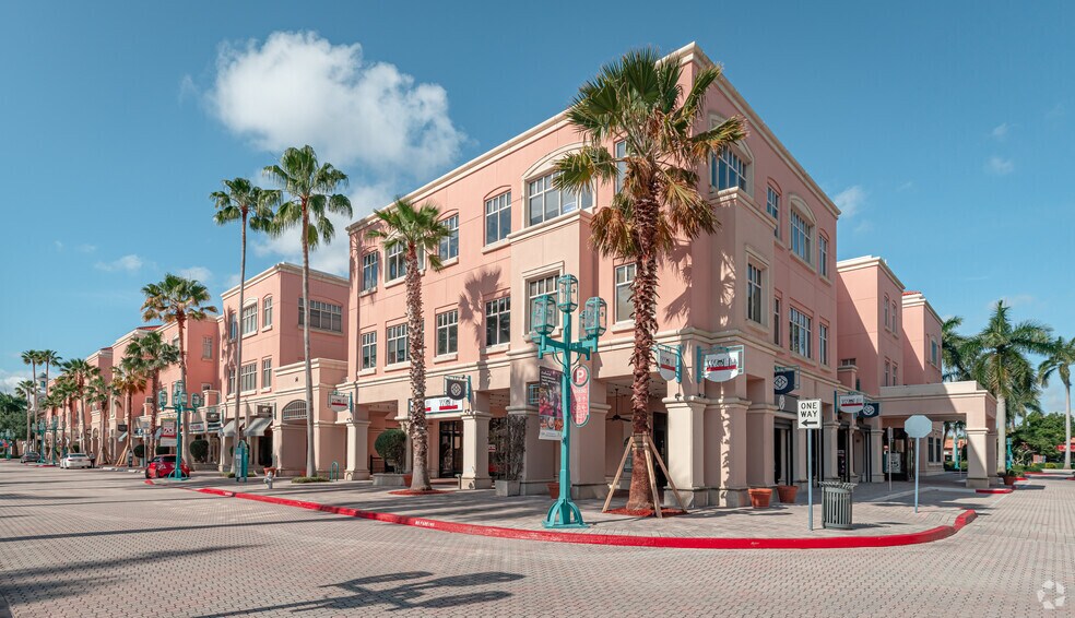 327 Plaza Real, Boca Raton, FL à louer - Photo du bâtiment - Image 2 de 7