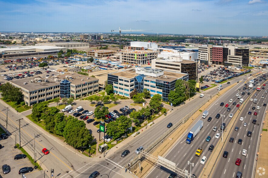 8250 Boul Décarie, Montréal, QC à louer - Aérien - Image 2 de 4