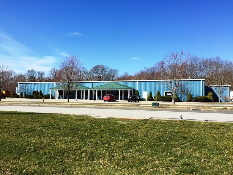 115 Leonard Dr, Groton, CT à louer - Photo du bâtiment - Image 3 de 22