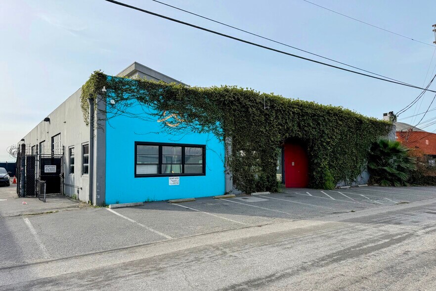 5438 W 104th St, Los Angeles, CA à vendre - Photo du bâtiment - Image 2 de 9