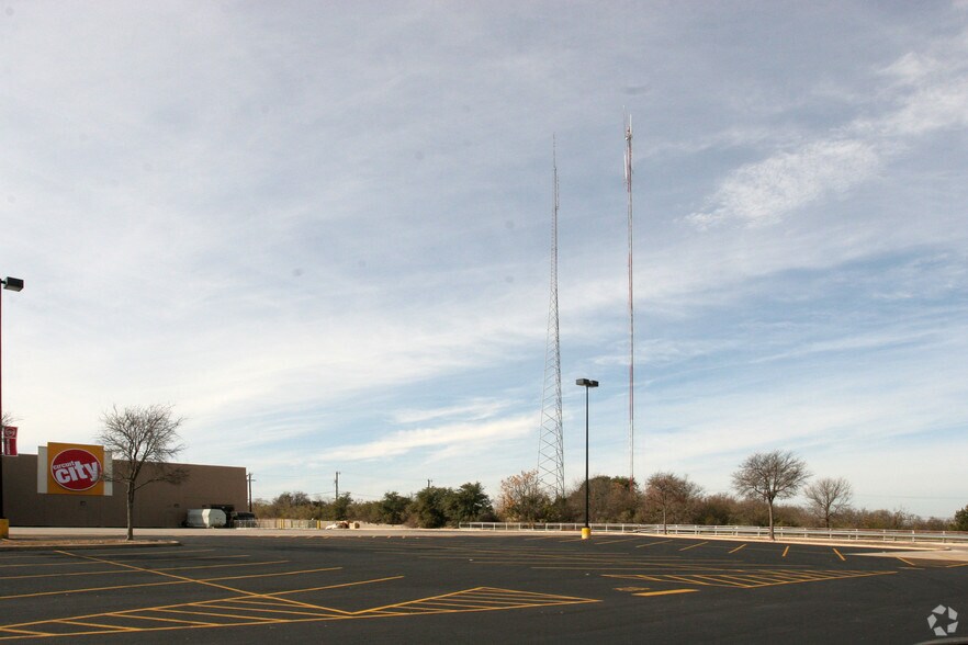 6321 Lealand Rd, San Antonio, TX à vendre - Photo principale - Image 2 de 3