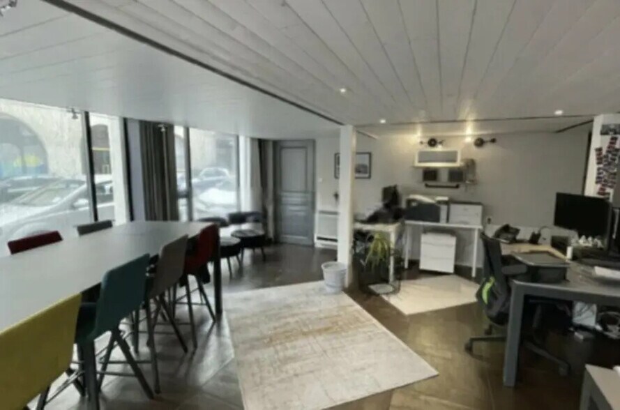 Retail in Lyon for lease - Interior Photo - Image 3 of 10