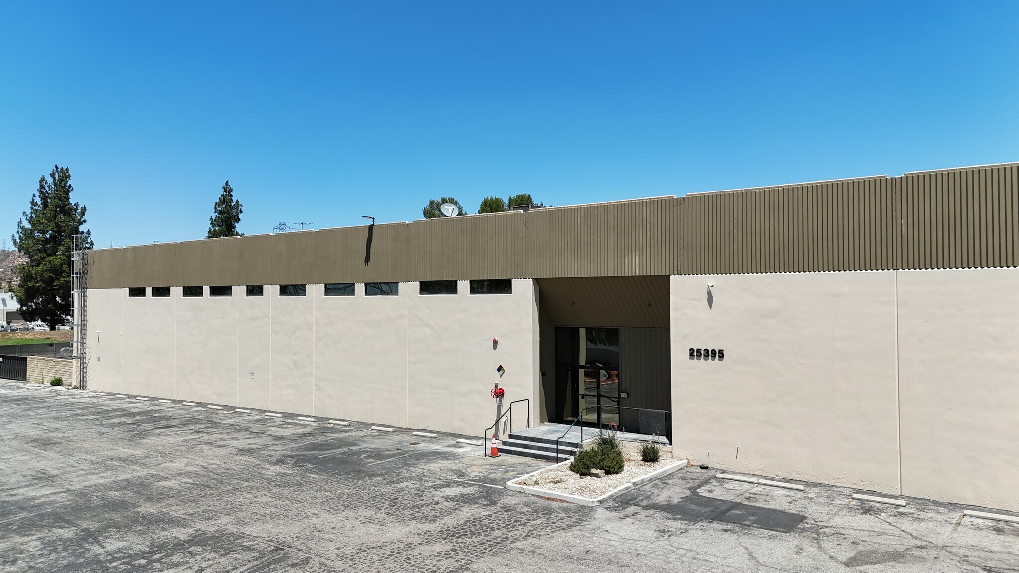 25371-25395 Rye Canyon Rd, Valencia, CA for lease Building Photo- Image 1 of 16