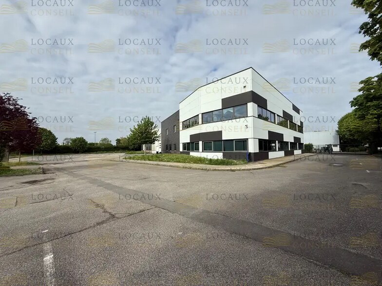 Flex dans Montigny-le-Bretonneux à louer - Photo du bâtiment - Image 3 de 4