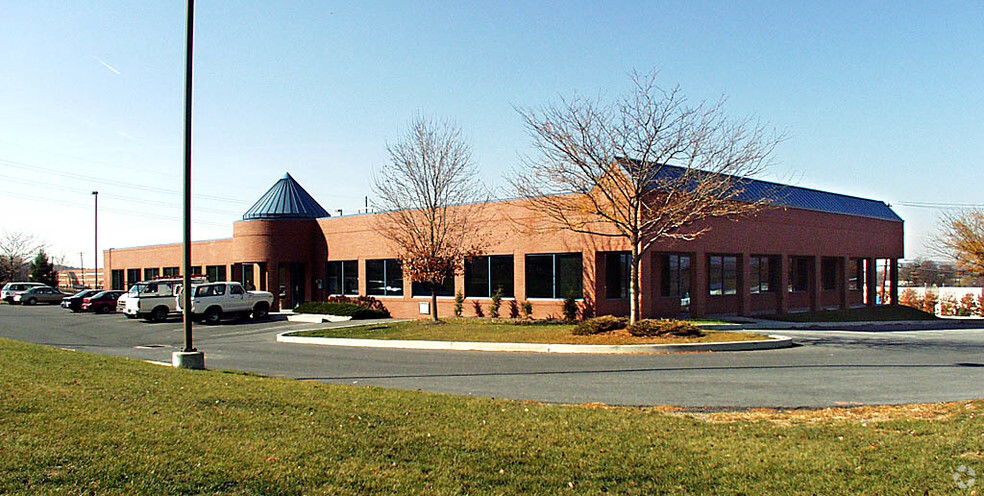 5021 Louise Dr, Mechanicsburg, PA for lease - Primary Photo - Image 1 of 1