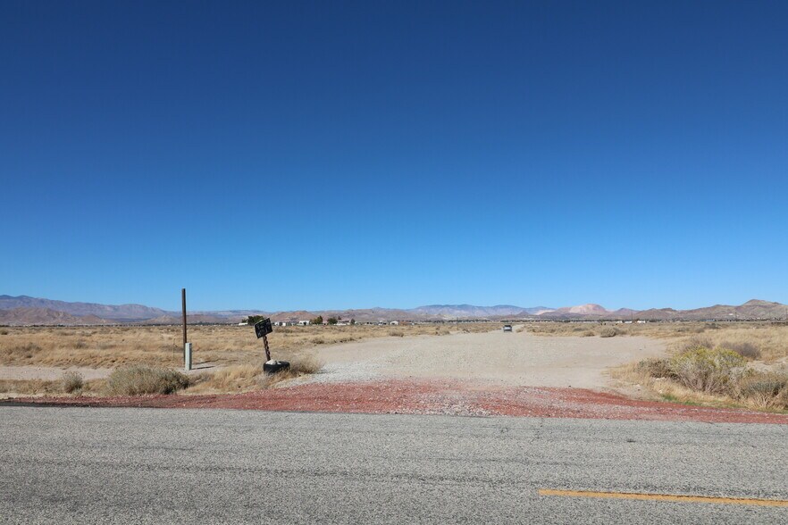 Birch Avenue (Schindler Court), Rosamond, CA à vendre - Photo du bâtiment - Image 1 de 8