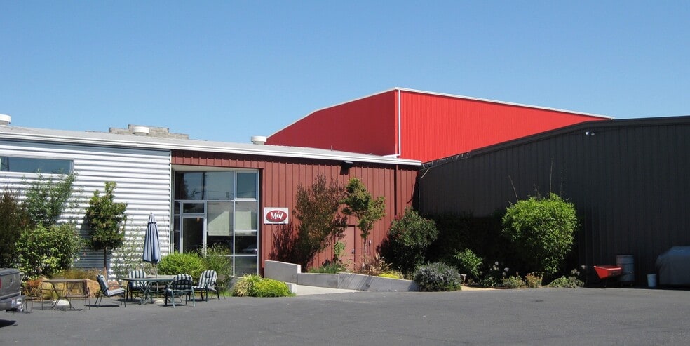 711 Kevin Ct, Oakland, CA for lease - Building Photo - Image 1 of 4