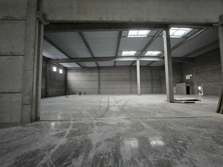 Bureau dans Moissy-Cramayel à louer - Photo du bâtiment - Image 3 de 6