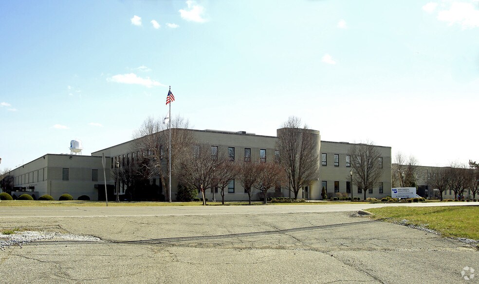 901 Cleveland St, Elyria, OH à louer - Photo du bâtiment - Image 2 de 4