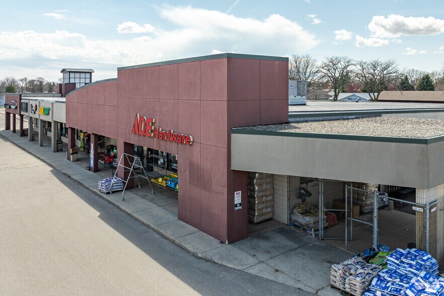 205-245 S Century Ave, Waunakee, WI à louer - Photo du bâtiment - Image 2 de 4