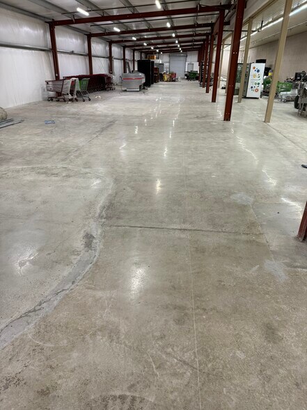 2270 E El Monte Way, Dinuba, CA à louer - Photo intérieure - Image 3 de 21