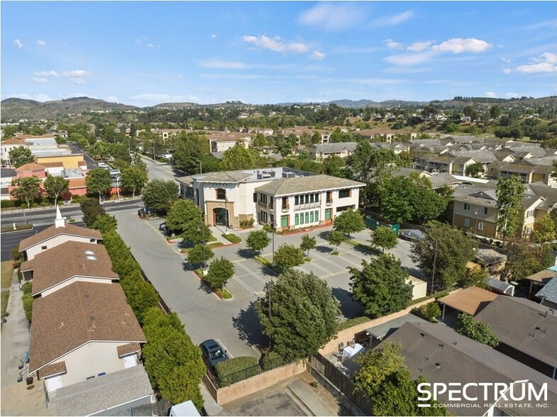 145 Park Ln, Moorpark, CA for lease - Building Photo - Image 3 of 9