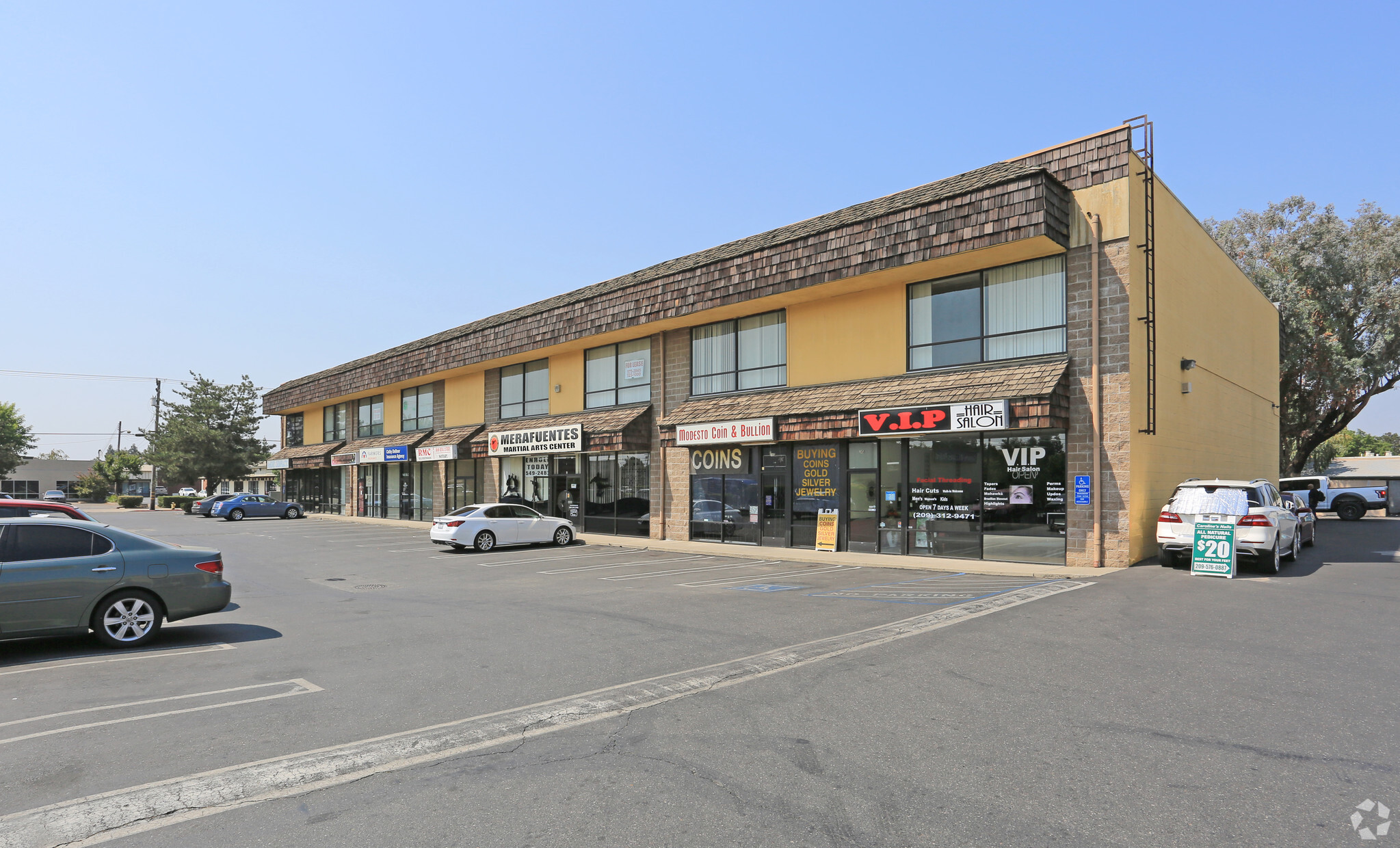 145 Woodrow Ave, Modesto, CA for sale Primary Photo- Image 1 of 1