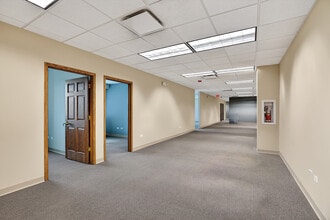 213 Front St, Mchenry, IL for lease Interior Photo- Image 2 of 27