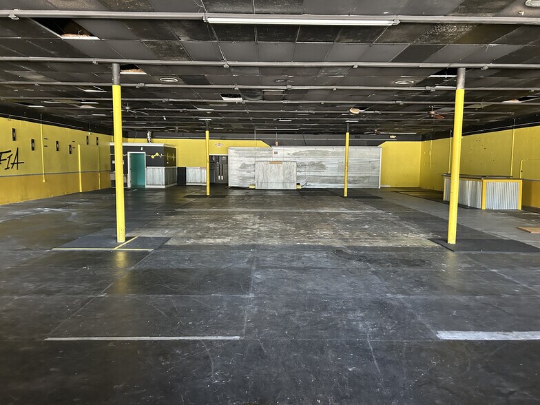 2911-2915 Jacksonville Rd, Ocala, FL à louer - Photo intérieure - Image 2 de 4