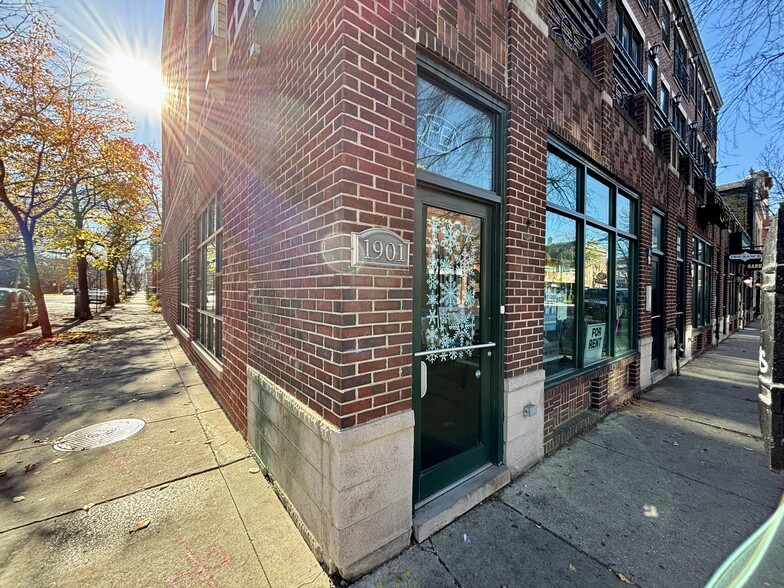 1901 W Chicago Ave, Chicago, IL for lease - Building Photo - Image 1 of 1