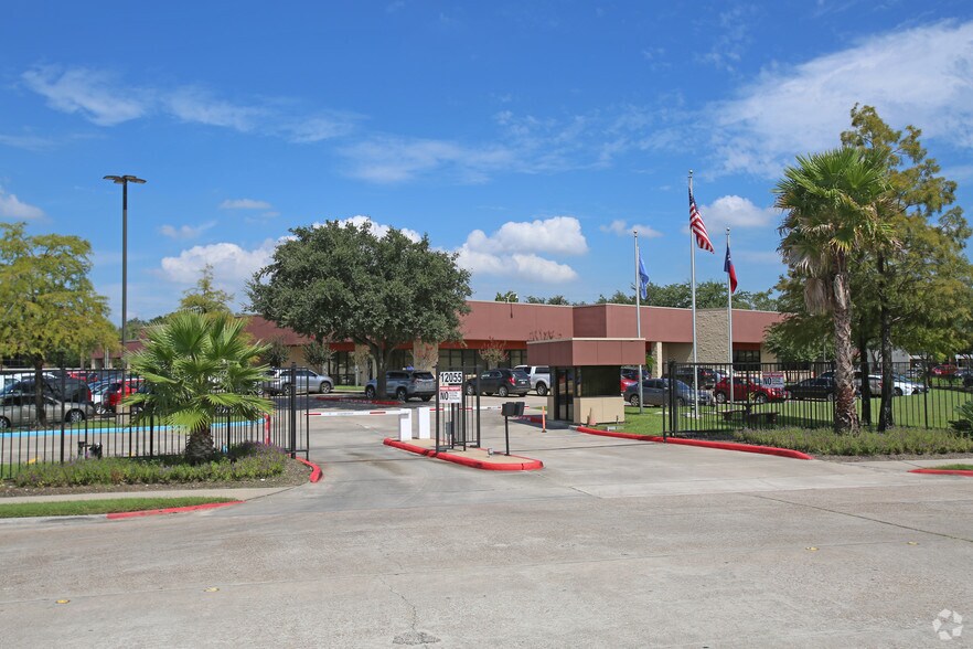 12055 Kurland Dr, Houston, TX à louer - Photo du bâtiment - Image 3 de 10