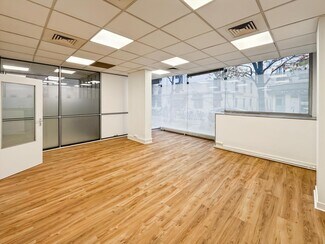 Plus de détails pour 26 Rue Rennequin, Paris - Bureau à louer