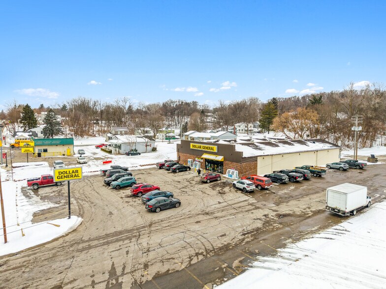 438 W Lincoln Ave, Ionia, MI à vendre - Photo du bâtiment - Image 2 de 7