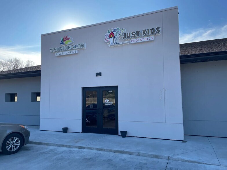 12512 E 21st St, Tulsa, OK à louer - Photo du bâtiment - Image 2 de 6