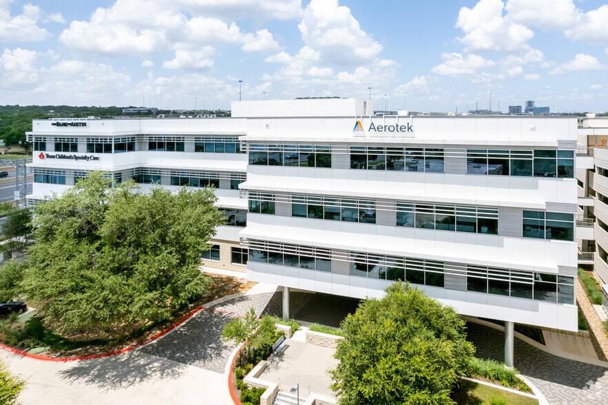 8611 N Mo Pac Expy, Austin, TX for lease - Primary Photo - Image 1 of 20