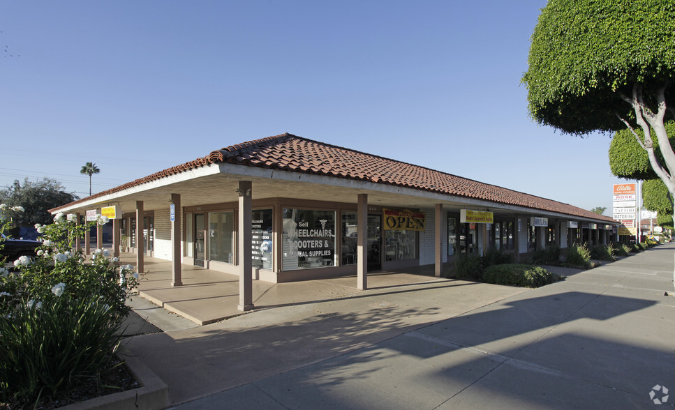 632-650 E Katella Ave, Orange, CA for lease - Primary Photo - Image 1 of 5