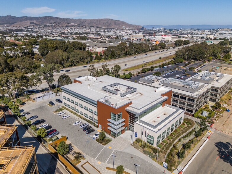 1250 Grundy Ln, San Bruno, CA à louer - Photo du bâtiment - Image 3 de 10