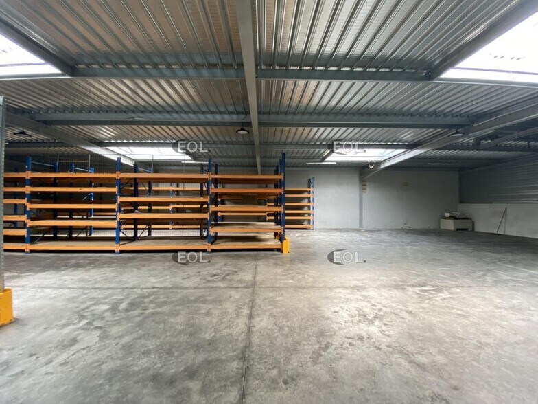 Flex in Chilly-Mazarin for lease - Interior Photo - Image 2 of 6