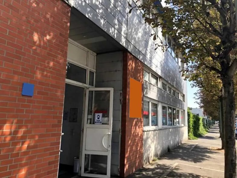 Office in Vitry-sur-Seine for lease - Building Photo - Image 1 of 4