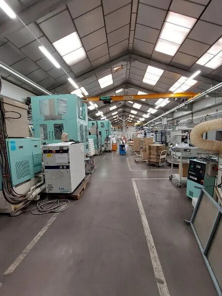 Industrial in Bourg-en-Bresse for sale - Interior Photo - Image 3 of 5