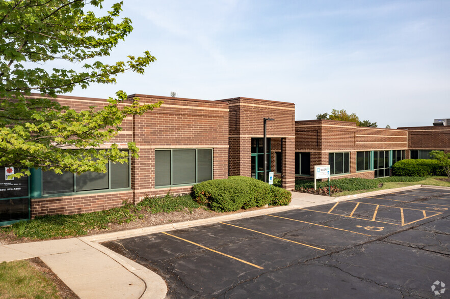 1091-1099 W Hawthorn Dr, Itasca, IL for lease - Building Photo - Image 1 of 19