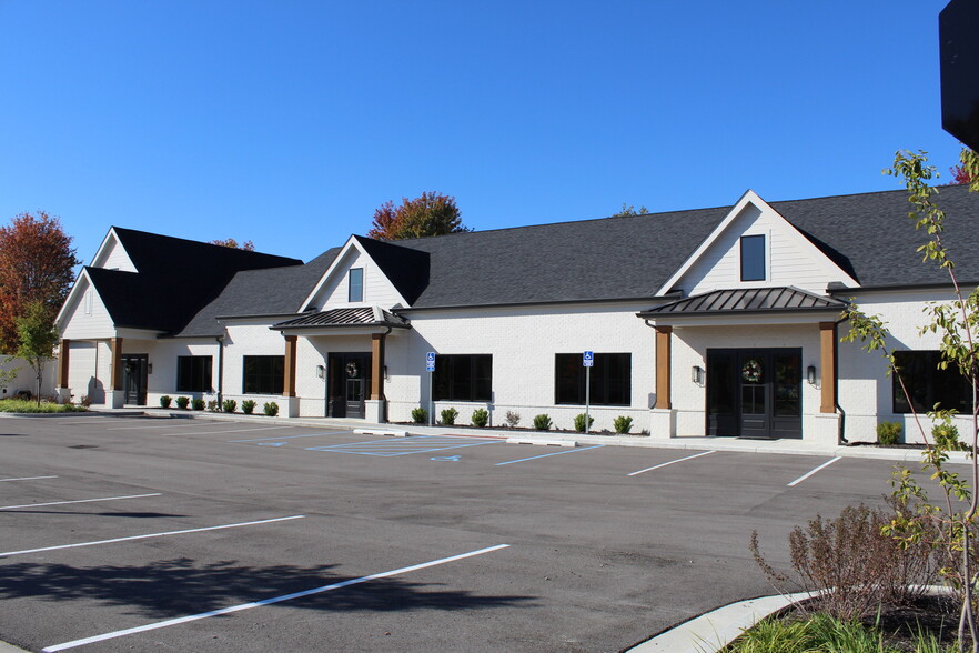 4611 Lisborn Dr, Carmel, IN for sale - Building Photo - Image 2 of 3