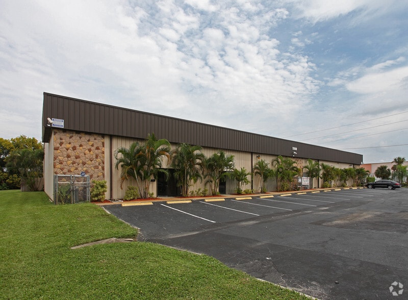 1109 25th St, West Palm Beach, FL à louer - Photo du bâtiment - Image 3 de 16