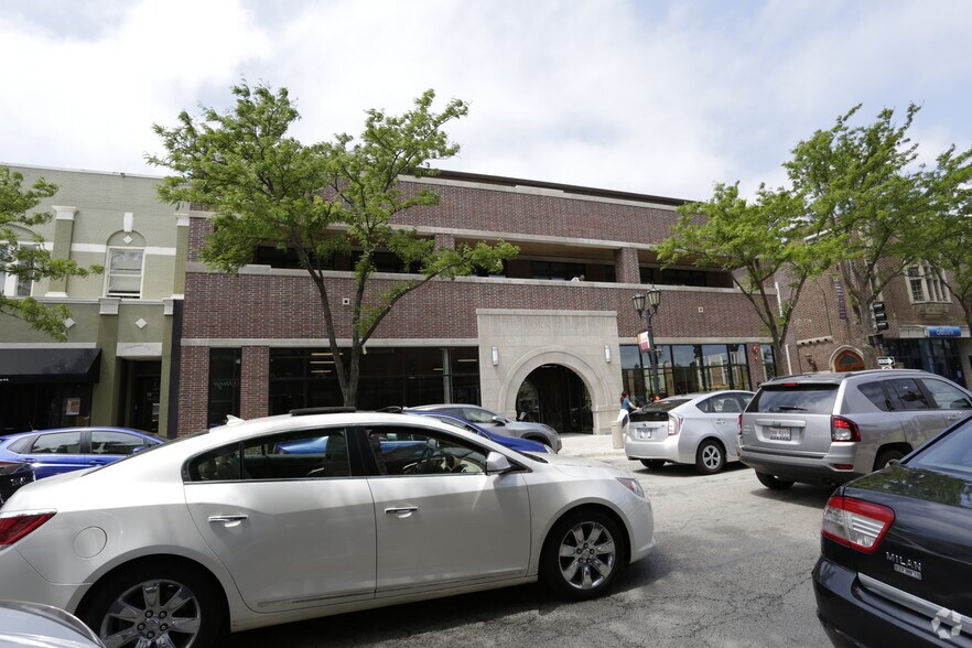 132-134 N York St, Elmhurst, IL for lease - Building Photo - Image 3 of 4