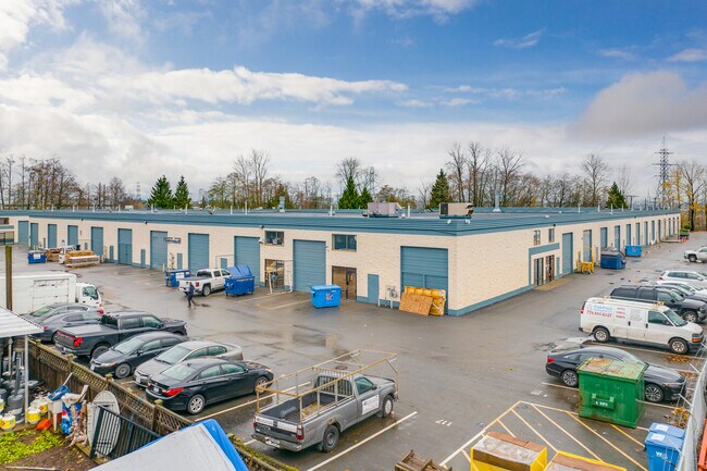 Plus de détails pour 8528 123rd St, Surrey, BC - Industriel à louer
