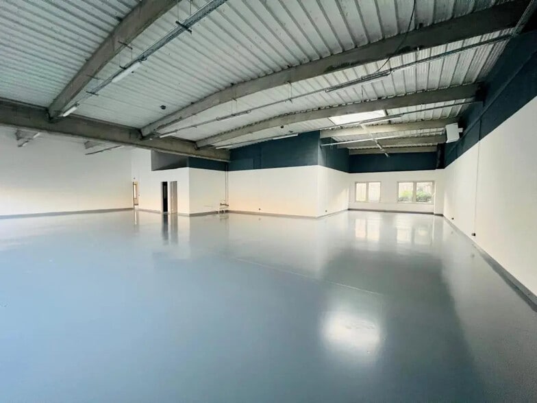 Office in Trappes for lease - Interior Photo - Image 2 of 10