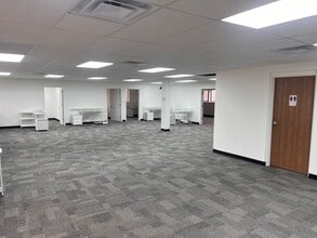 7743 Grand River Ave, Brighton, MI à louer Photo intérieure- Image 2 de 5