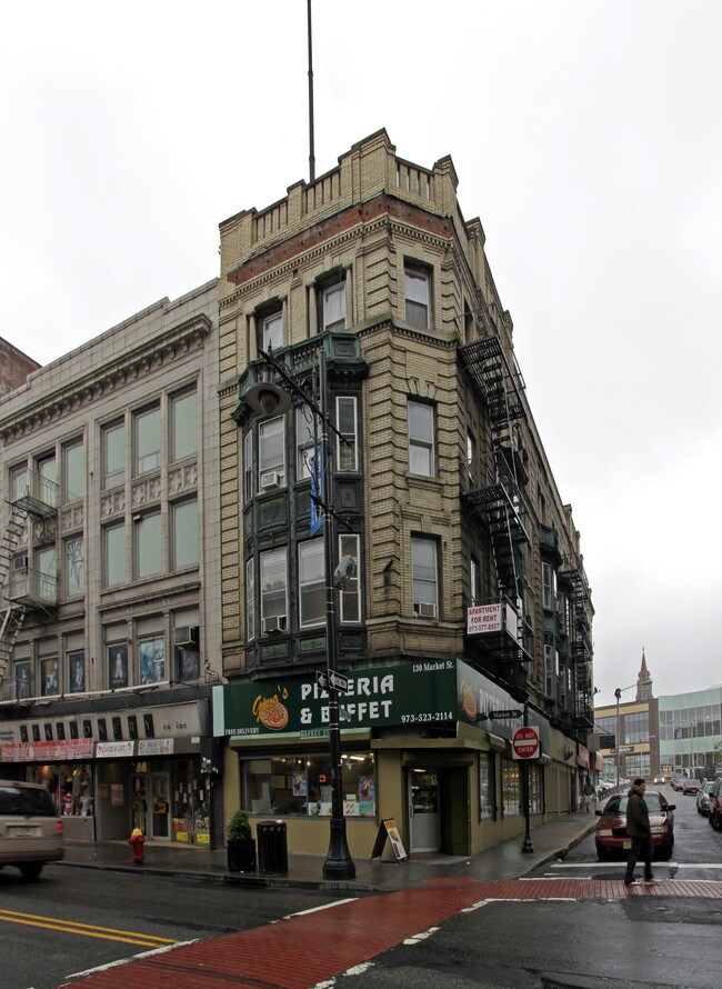 Plus de détails pour 130 Market St, Paterson, NJ - Commerce de détail à louer